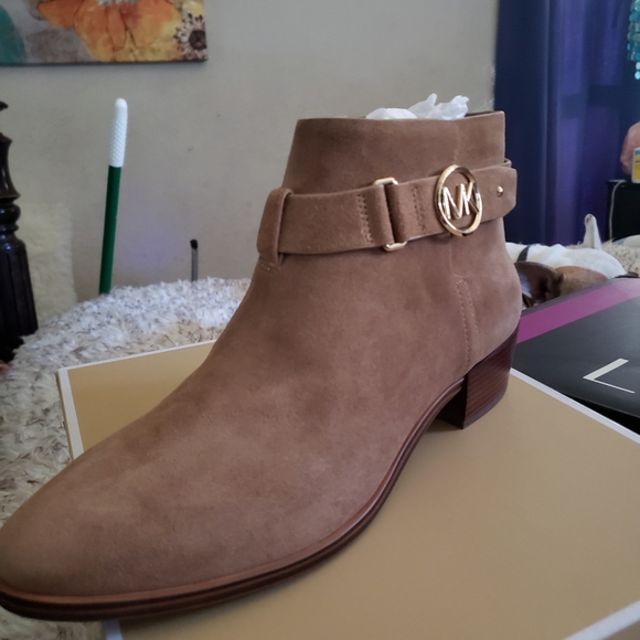 Michael kors  boots - Picture 3 of 4
